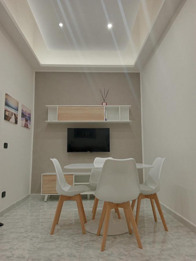 Fra Sole E Stelle Apartment Bari Bagian luar foto