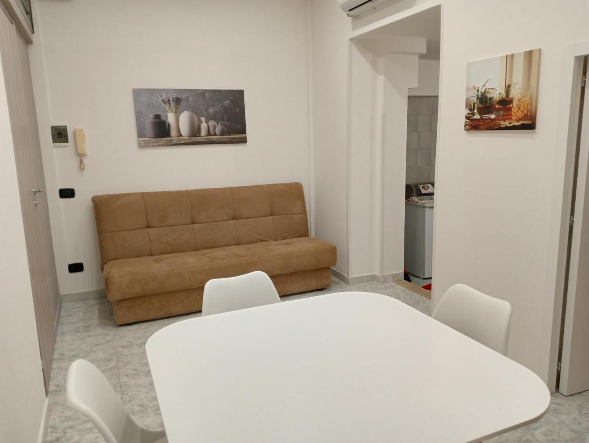 Fra Sole E Stelle Apartment Bari Bagian luar foto