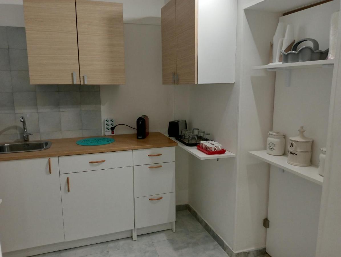 Fra Sole E Stelle Apartment Bari Bagian luar foto
