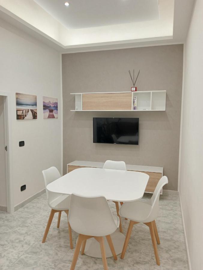 Fra Sole E Stelle Apartment Bari Bagian luar foto