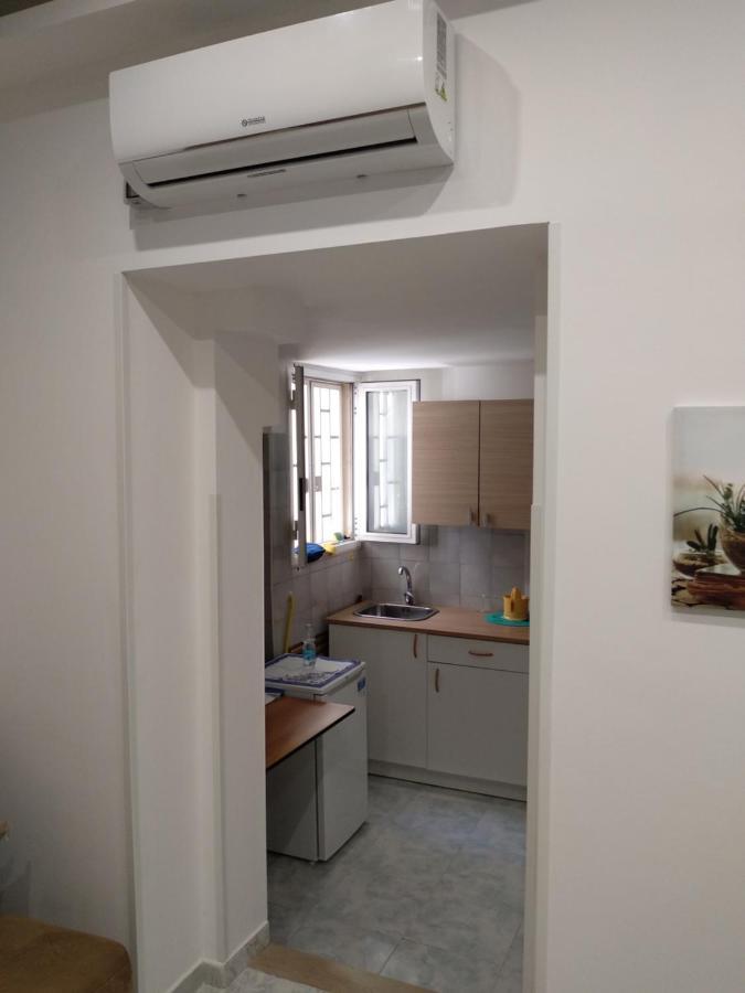 Fra Sole E Stelle Apartment Bari Bagian luar foto