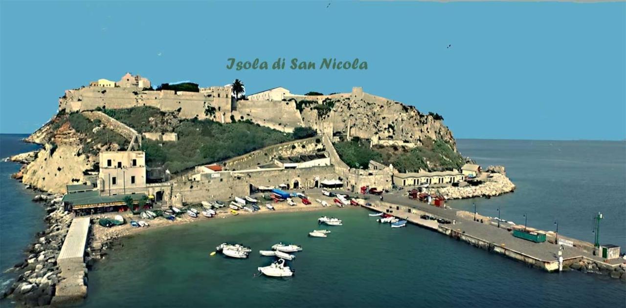 Fra Sole E Stelle Apartment Bari Bagian luar foto